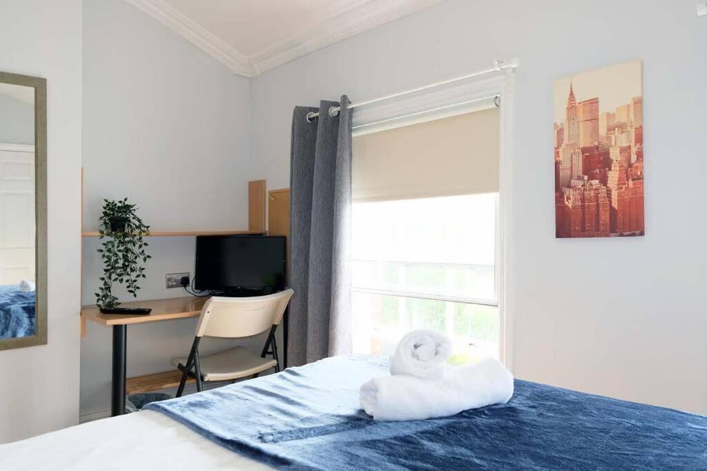 Seymour Townhouse By Serviced Living Liverpool Exterior foto